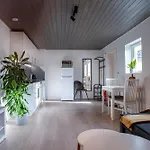 Ks Modern & Cozy Flat 20 Min From Centre Διαμέρισμα *
